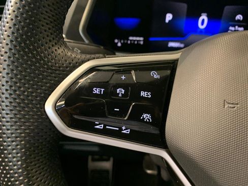 Used 2022 Volkswagen Tiguan SE R-Line image 22