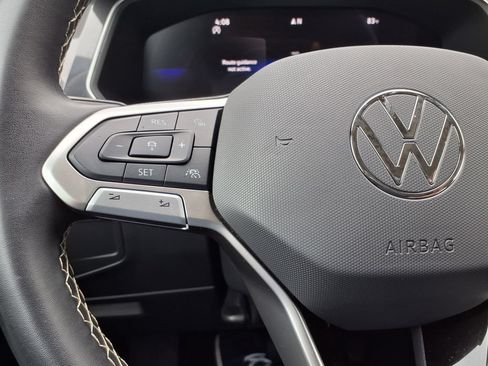 Used 2024 Volkswagen Tiguan SE FWD image 25