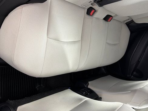 Used 2024 Toyota Corolla Cross L image 22