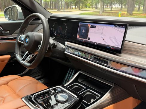 Used 2023 BMW 740i w/ Parking Assistance Package RWD image 21