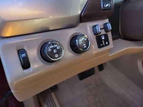 Used 2018 Chevrolet Suburban LT w/ Luxury Package image 23