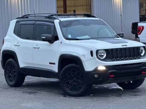 Used 2018 Jeep Renegade Trailhawk image 2