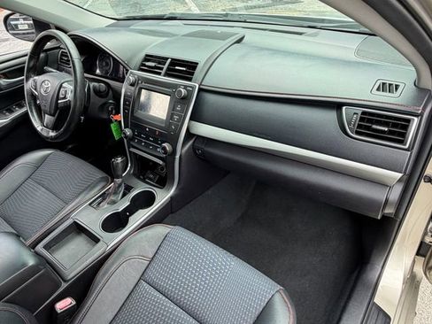 Used 2015 Toyota Camry SE w/ Moonroof Package FWD image 14
