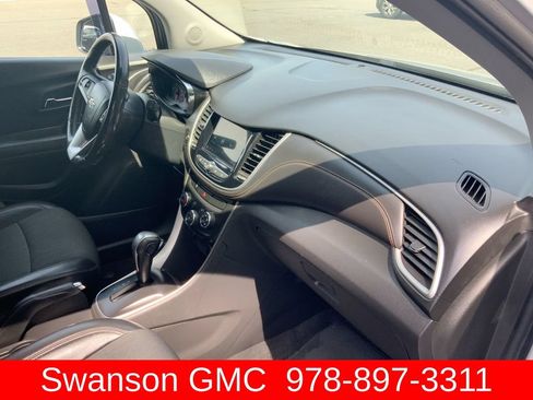 Used 2019 Chevrolet Trax LT w/ LT Convenience Package AWD/4WD image 28