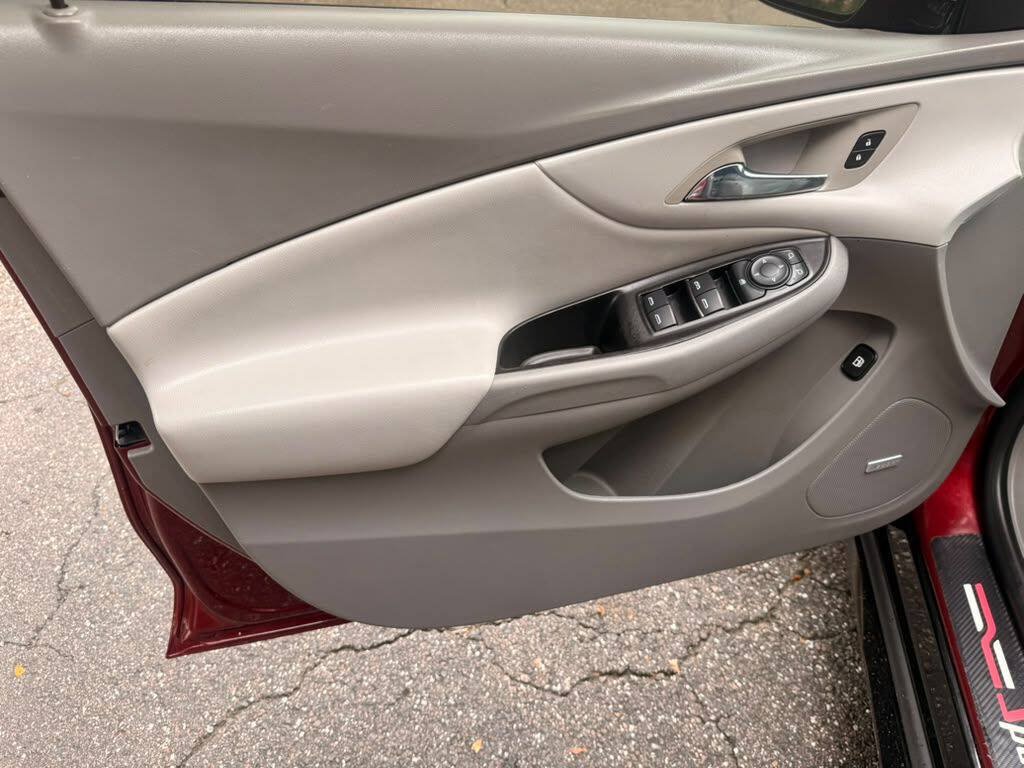Used 2017 Chevrolet Volt LT w/ Comfort Package FWD image 12