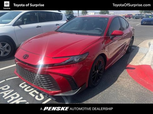 Used 2025 Toyota Camry SE FWD image 1