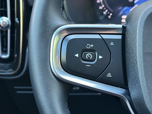 Certified 2025 Volvo XC40 B5 Plus image 27