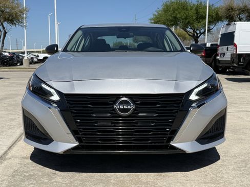 Used 2024 Nissan Altima 2.5 SV image 10