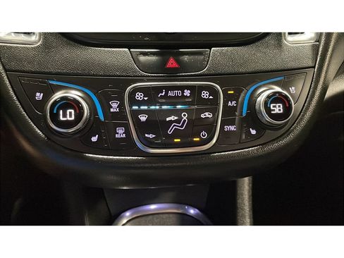 Used 2016 Chevrolet Malibu Premier w/ Driver Confidence Package II FWD image 13