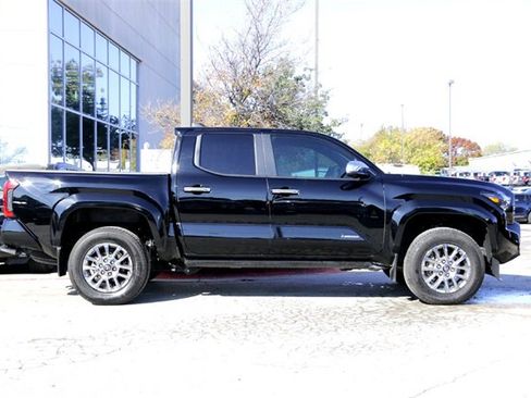 Used 2024 Toyota Tacoma Limited image 4