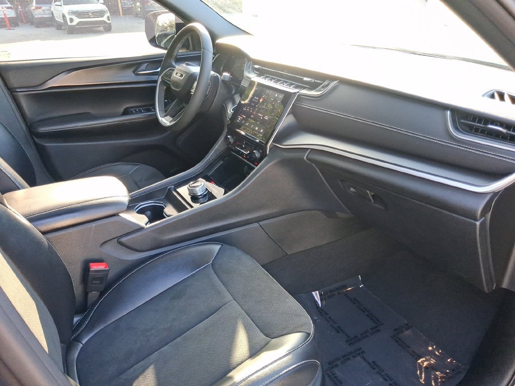 Used 2024 Jeep Grand Cherokee Altitude RWD image 27