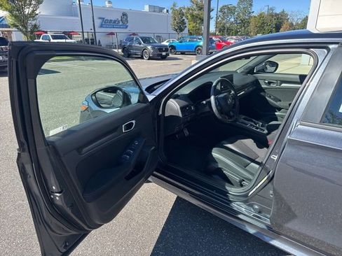 Used 2022 Honda Civic Sport image 8