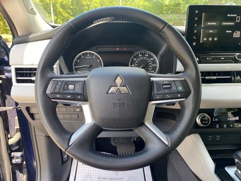 Used 2025 Mitsubishi Outlander SE AWD/4WD image 12