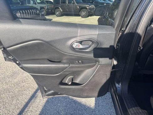 Used 2015 Jeep Cherokee Limited image 7