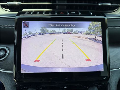 Used 2023 Jeep Grand Cherokee L Limited AWD/4WD image 6