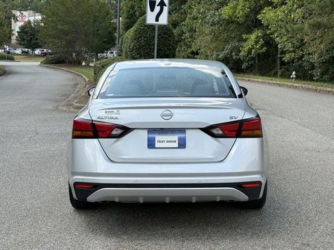 Used 2023 Nissan Altima 2.5 SV image 4