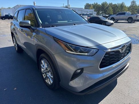 Used 2023 Toyota Highlander L image 7