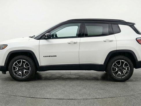 Used 2025 Jeep Compass Trailhawk AWD/4WD image 5