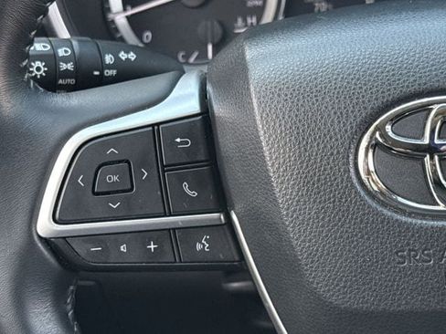 Used 2023 Toyota Highlander XLE image 14