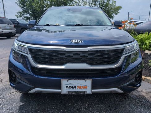Used 2021 Kia Seltos EX image 2