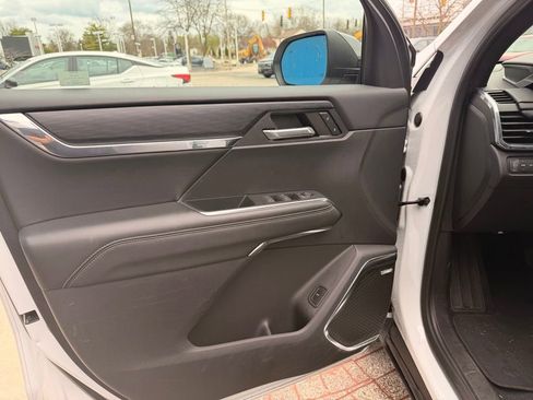 Used 2024 GMC Acadia Elevation image 11