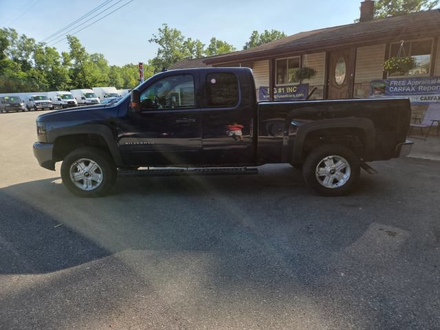 Used 2011 Chevrolet Silverado 1500 LT w/ All-Star Edition AWD/4WD image 3