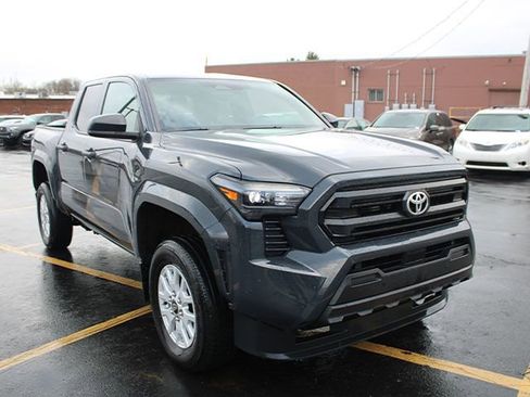 Used 2024 Toyota Tacoma SR w/ SR Upgrade Package image 4
