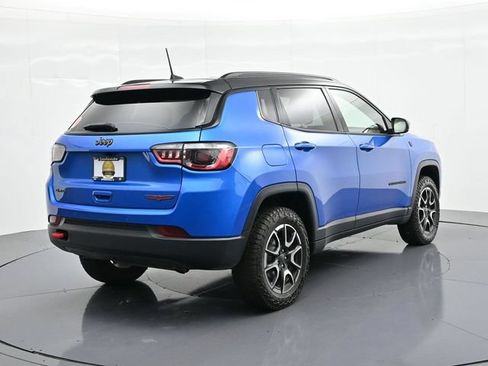 Used 2025 Jeep Compass Trailhawk AWD/4WD image 6