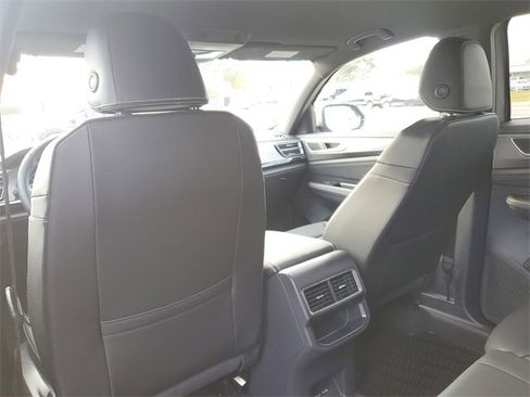 Certified 2025 Volkswagen Atlas Cross Sport SE image 11