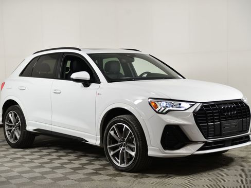 Used 2022 Audi Q3 2.0T Premium Plus w/ Premium Plus Package image 6