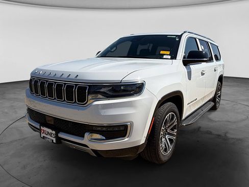 Used 2025 Jeep Wagoneer L Series II AWD/4WD image 4