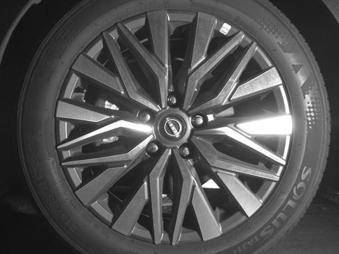 Used 2025 Nissan Altima 2.5 SV FWD image 12