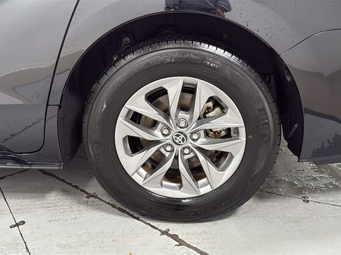 Used 2024 Toyota Sienna XLE image 24