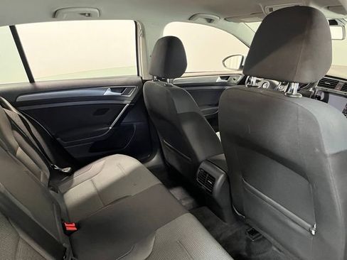 Used 2018 Volkswagen e-Golf SE FWD image 15