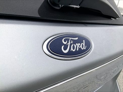 Used 2023 Ford Explorer XLT w/ Equipment Group 202A image 28