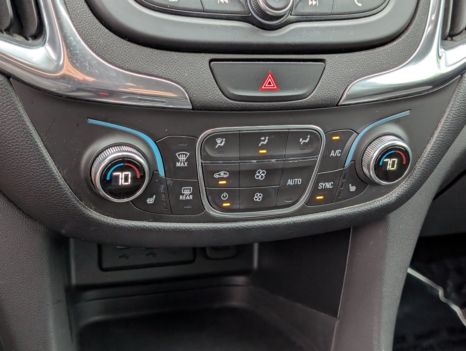 Used 2020 Chevrolet Equinox LT AWD/4WD image 28