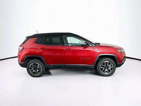 Used 2025 Jeep Compass Trailhawk AWD/4WD image 10