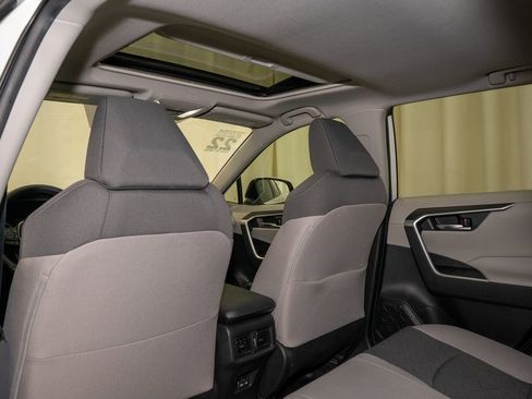 Used 2022 Toyota RAV4 XLE image 10
