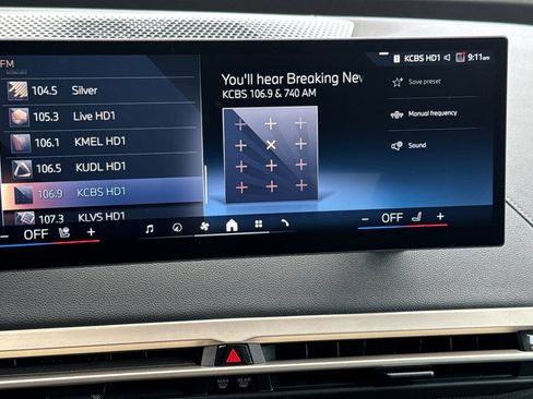 Used 2024 BMW iX xDrive50 w/ Premium Package AWD/4WD image 25