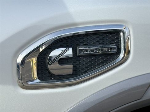 Used 2019 Nissan Titan PRO-4X w/ Pro-4x Convenience Package image 11