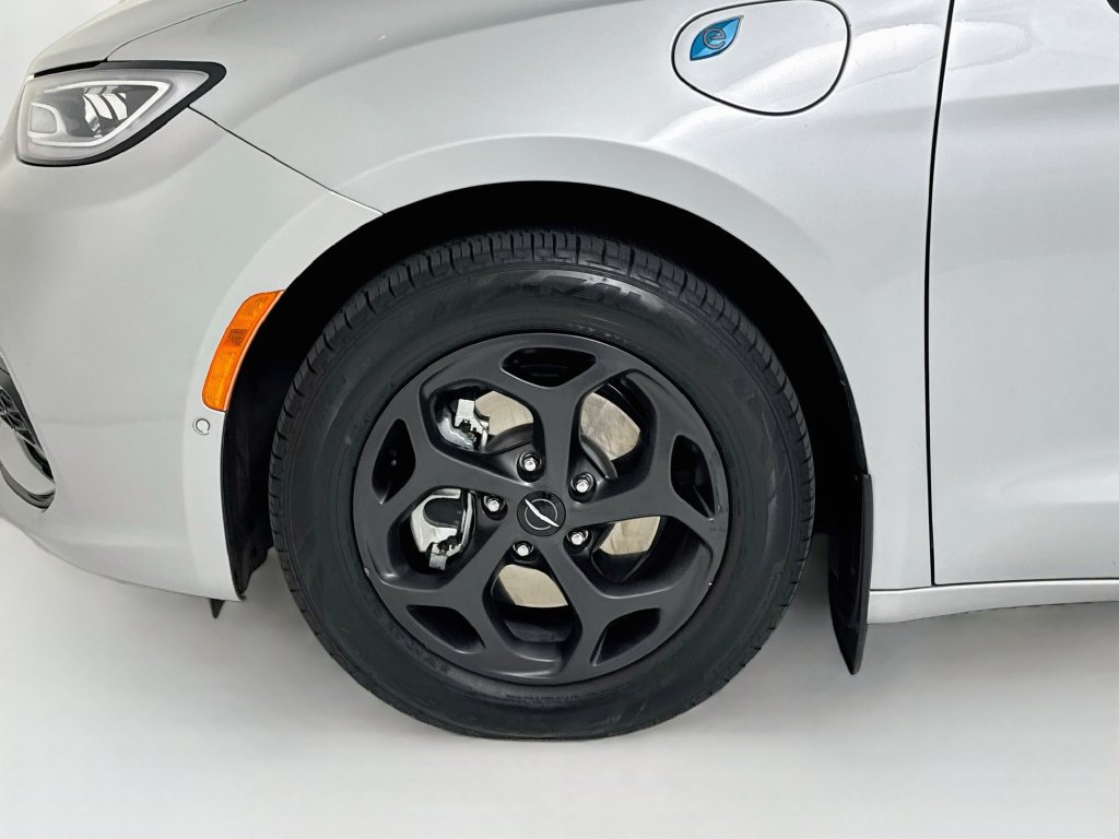 Used 2023 Chrysler Pacifica Limited w/ S Appearance Package FWD image 31
