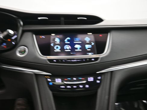 Used 2019 Cadillac XT5 Premium Luxury image 14
