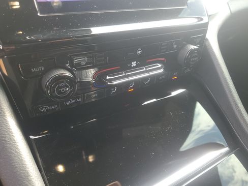 Used 2025 Jeep Grand Cherokee L Altitude RWD image 22