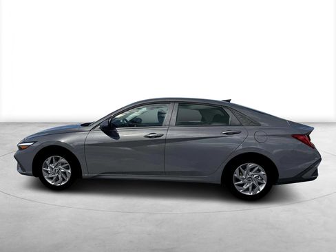 New 2026 Hyundai Elantra Blue image 3