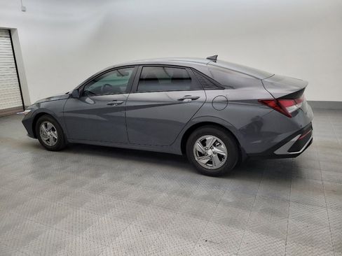 Used 2025 Hyundai Elantra SE FWD image 3