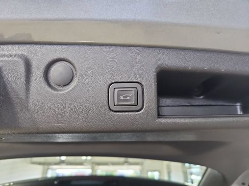 Certified 2024 Chevrolet Equinox LT FWD image 17