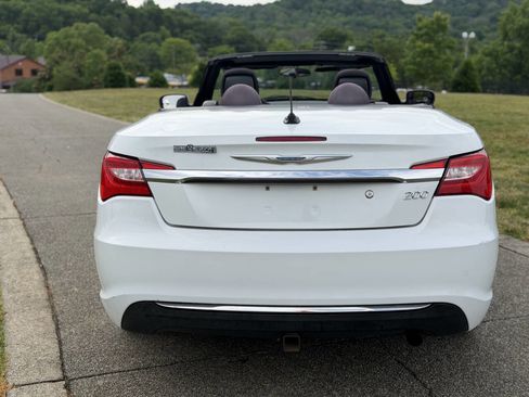 Used 2012 Chrysler 200 Touring FWD image 7