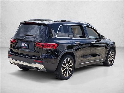 Used 2023 Mercedes-Benz GLB 250 4MATIC image 5