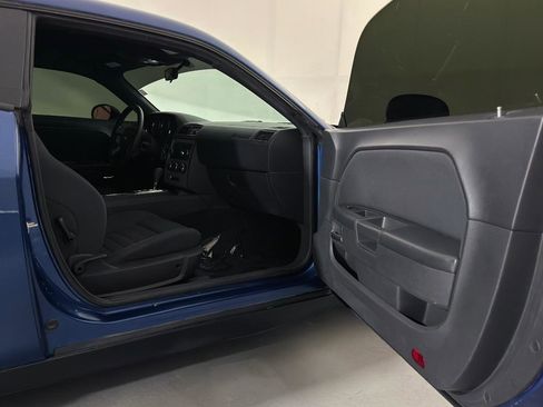 Used 2010 Dodge Challenger SE image 21