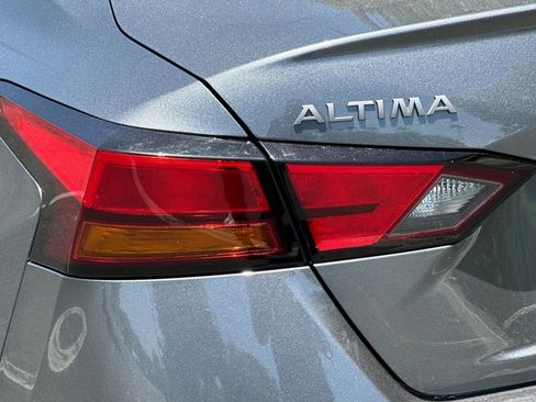 Used 2024 Nissan Altima 2.5 SR FWD image 12